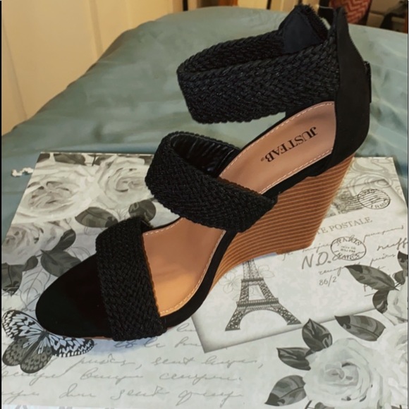 Gorgeous Black “Amara” wedges from JustFab - Picture 3 of 3